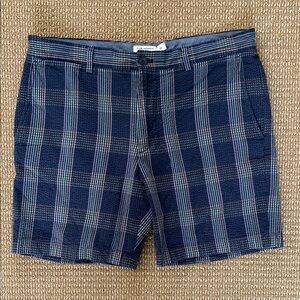 Club Monaco / Seersucker Shorts / Black Plaid / 32w